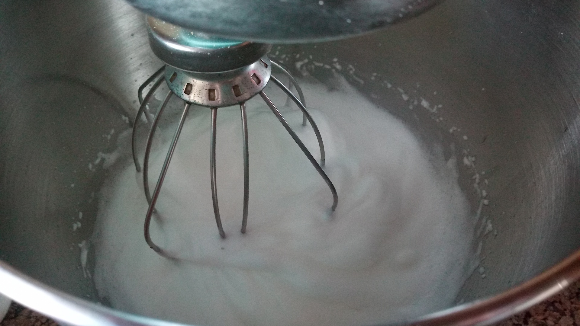 Prajitura cu ciocolata, crema si capsuni