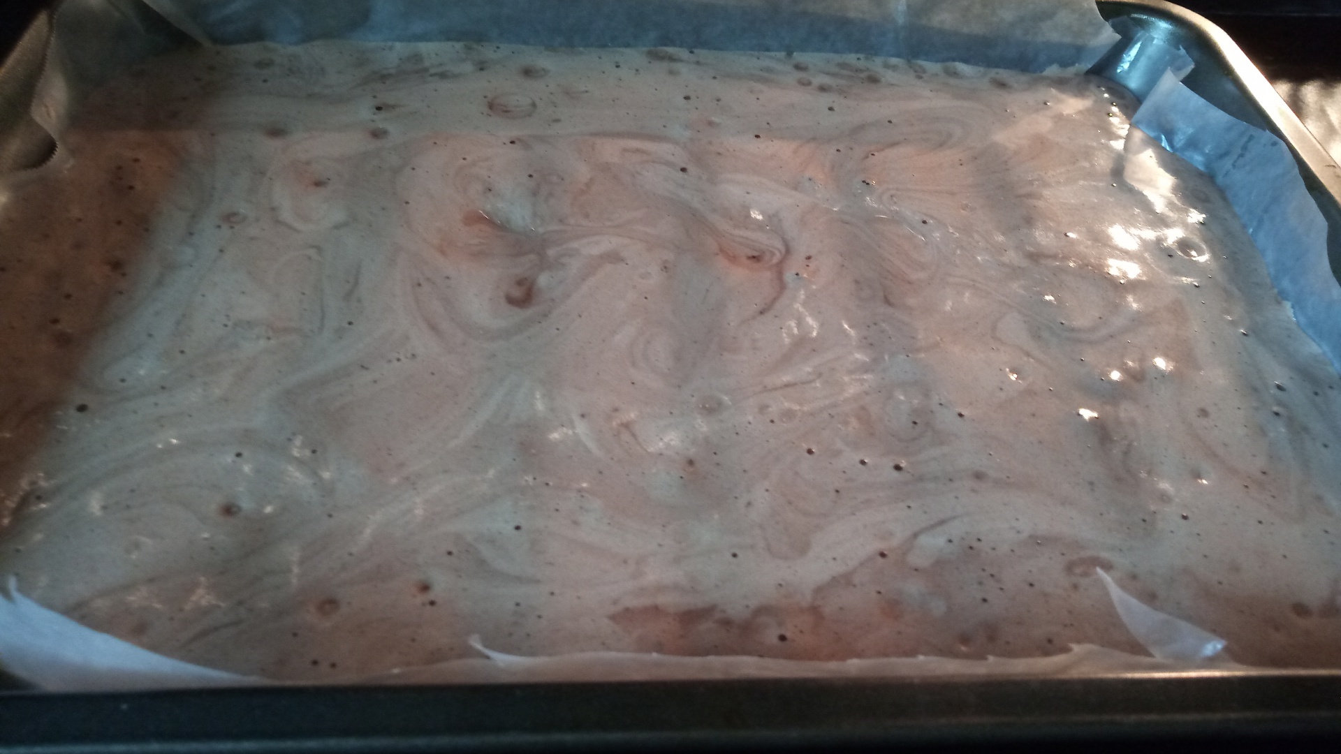 Prajitura cu ciocolata, crema si capsuni