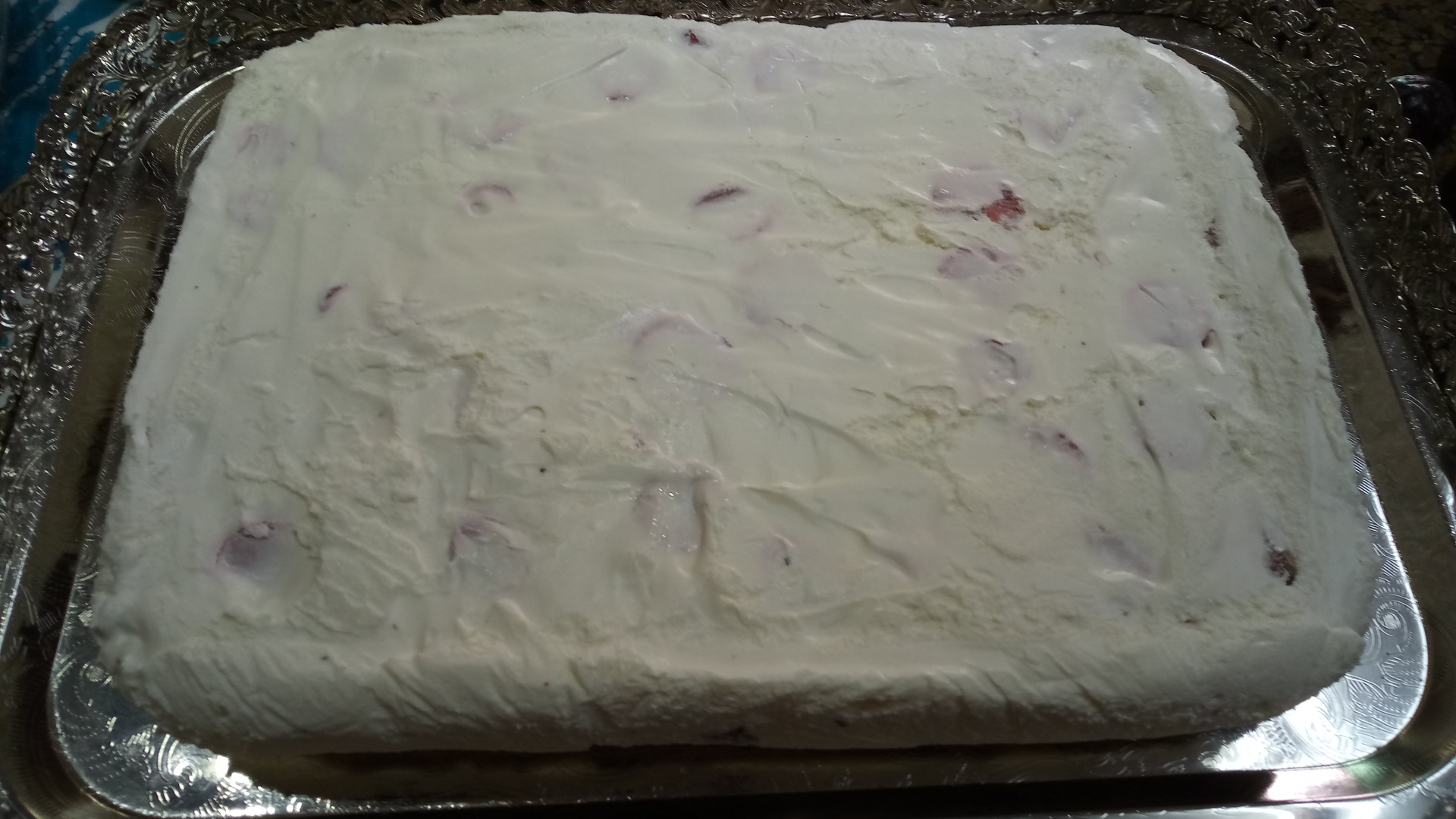 Prajitura cu ciocolata, crema si capsuni