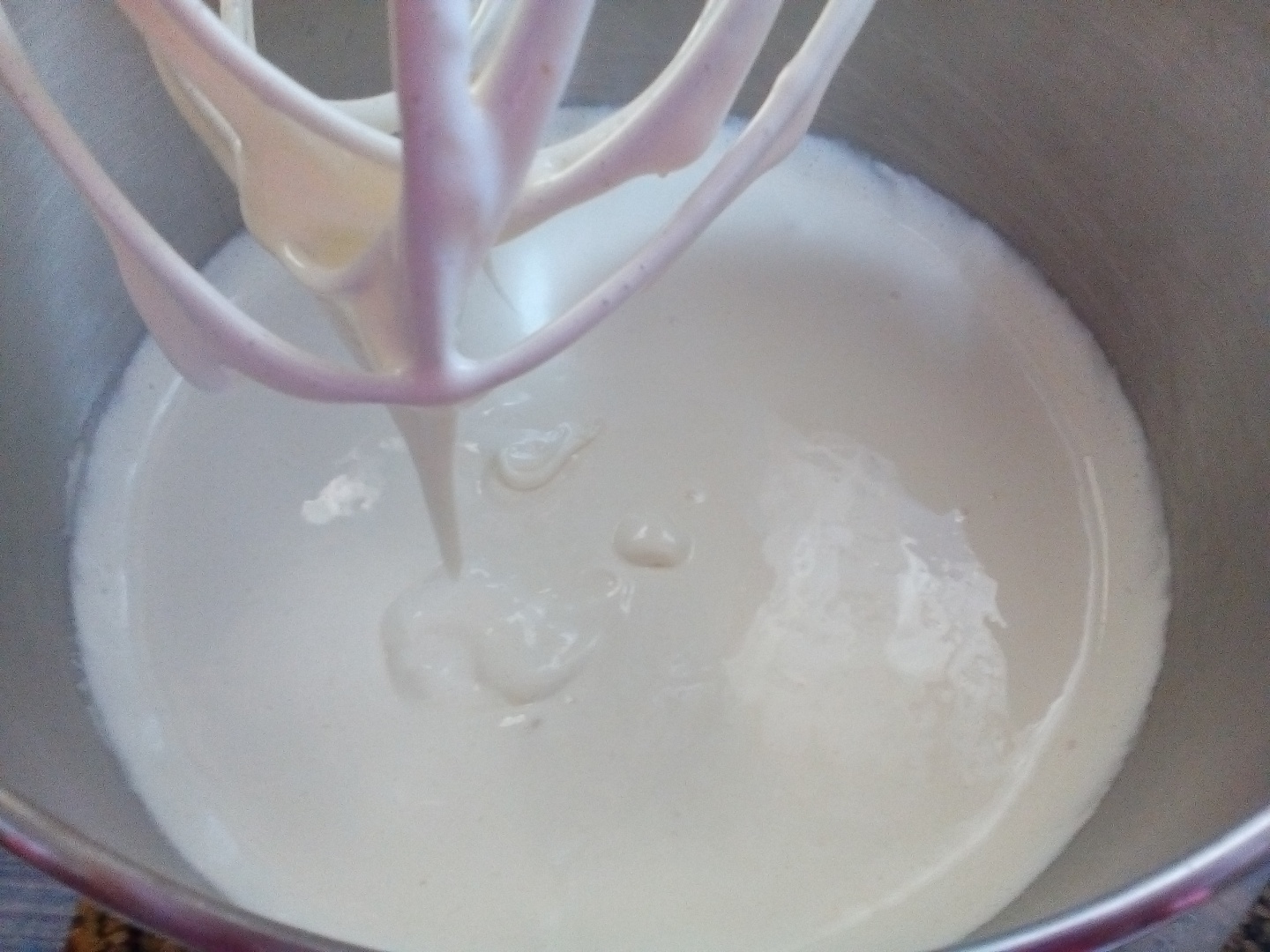 Cozonac moldovenesc cu crema de nuca si ciocolata