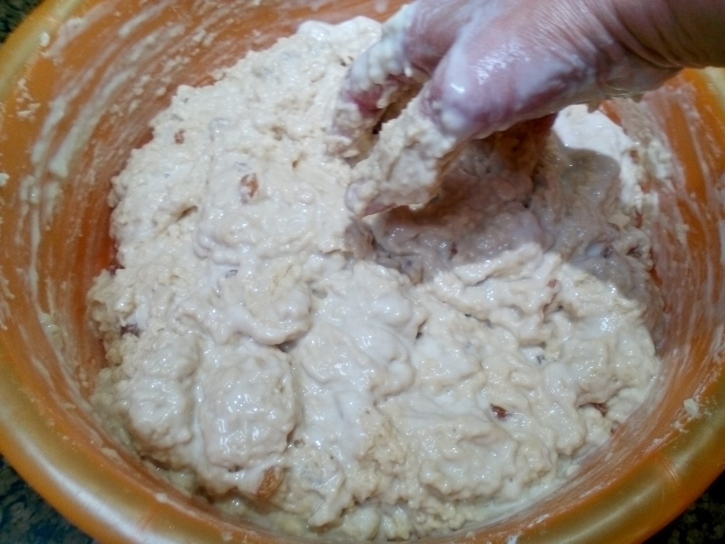 Cozonac moldovenesc cu crema de nuca si ciocolata