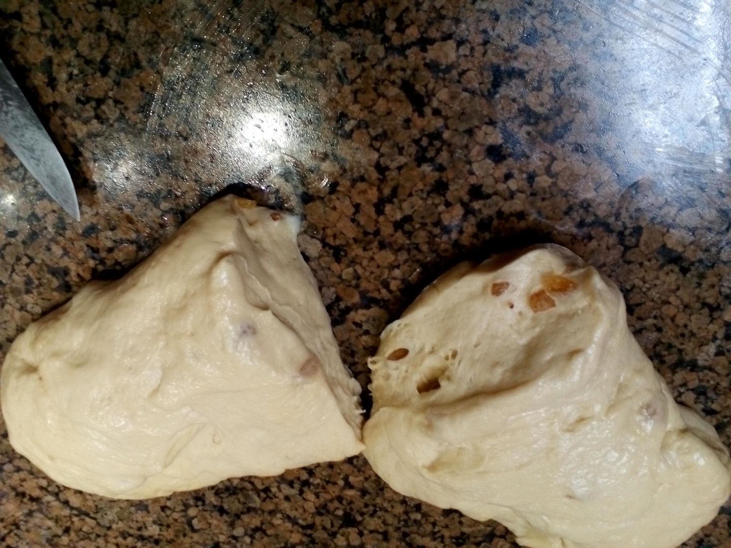 Cozonac moldovenesc cu crema de nuca si ciocolata