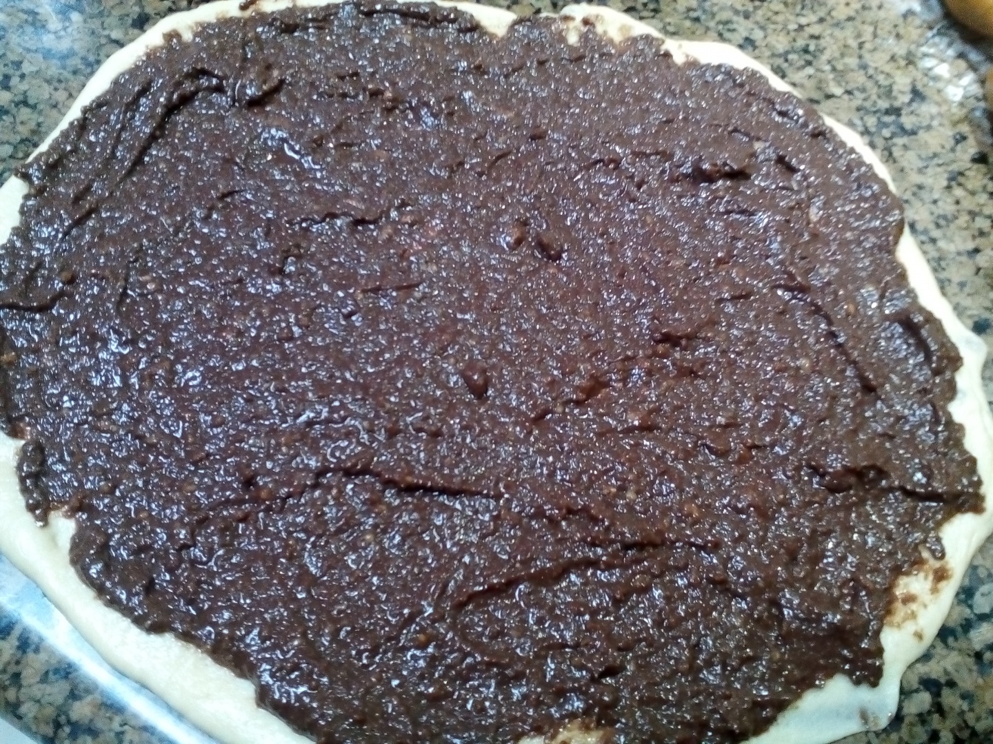 Cozonac moldovenesc cu crema de nuca si ciocolata