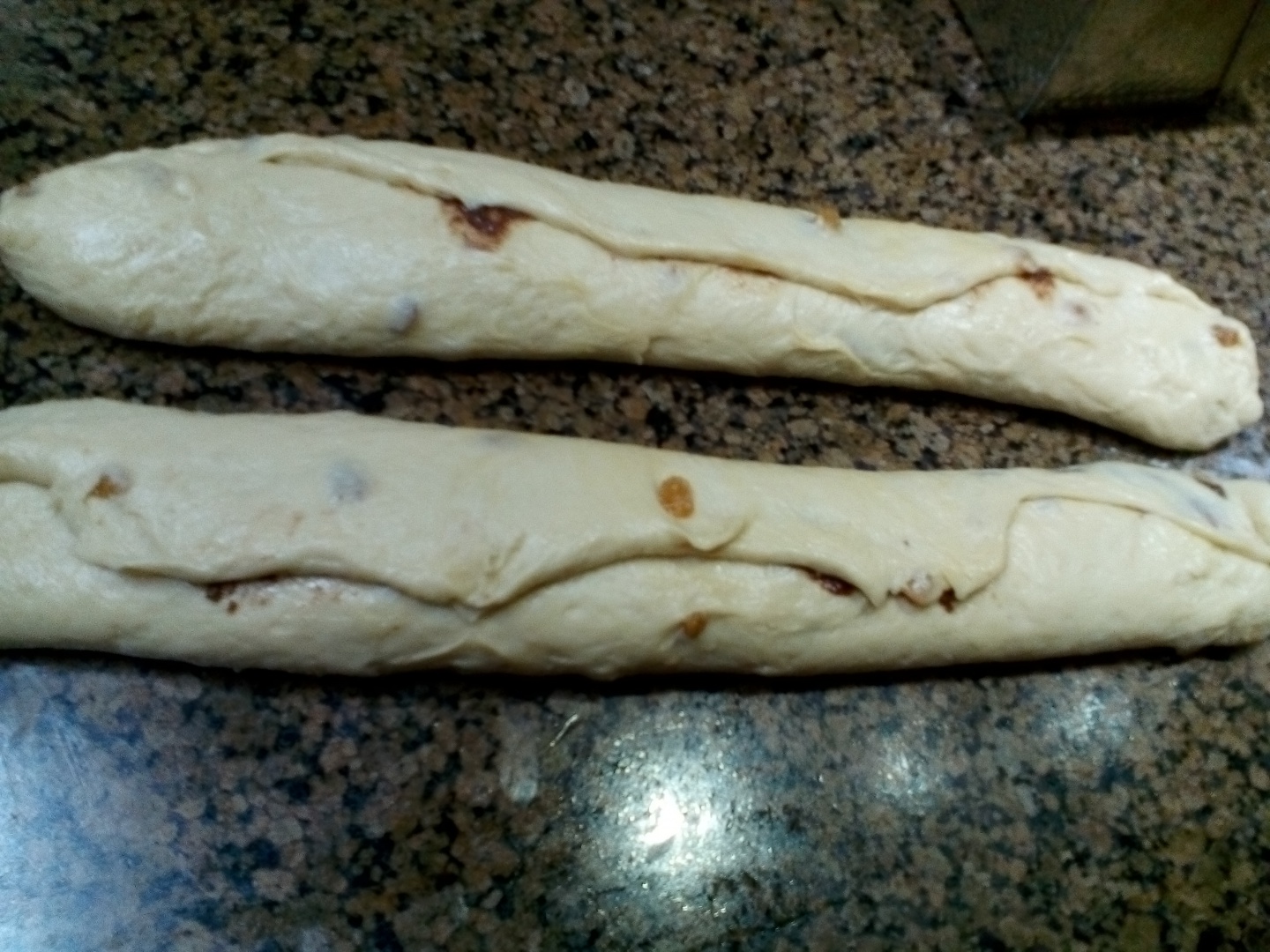 Cozonac moldovenesc cu crema de nuca si ciocolata