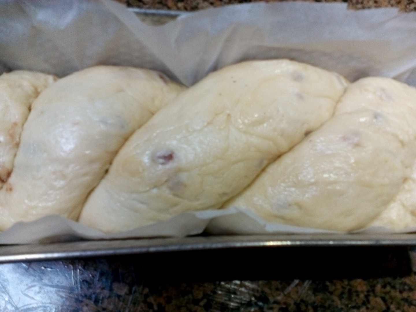 Cozonac moldovenesc cu crema de nuca si ciocolata