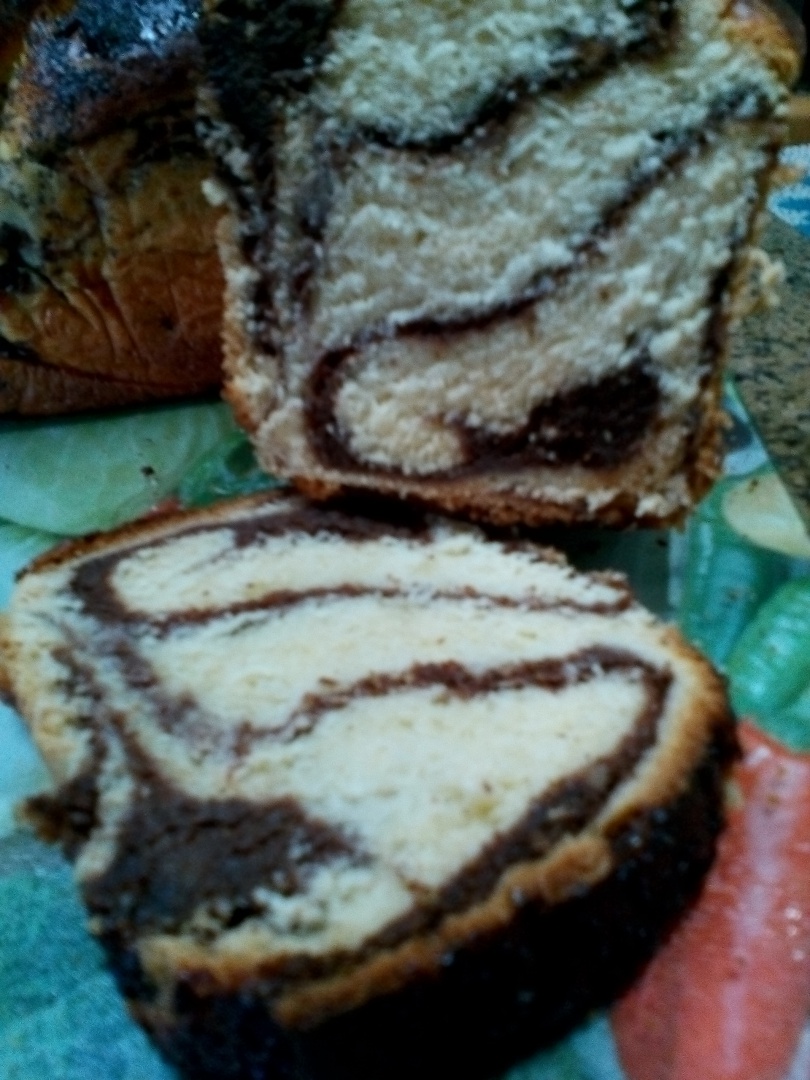 Cozonac moldovenesc cu crema de nuca si ciocolata