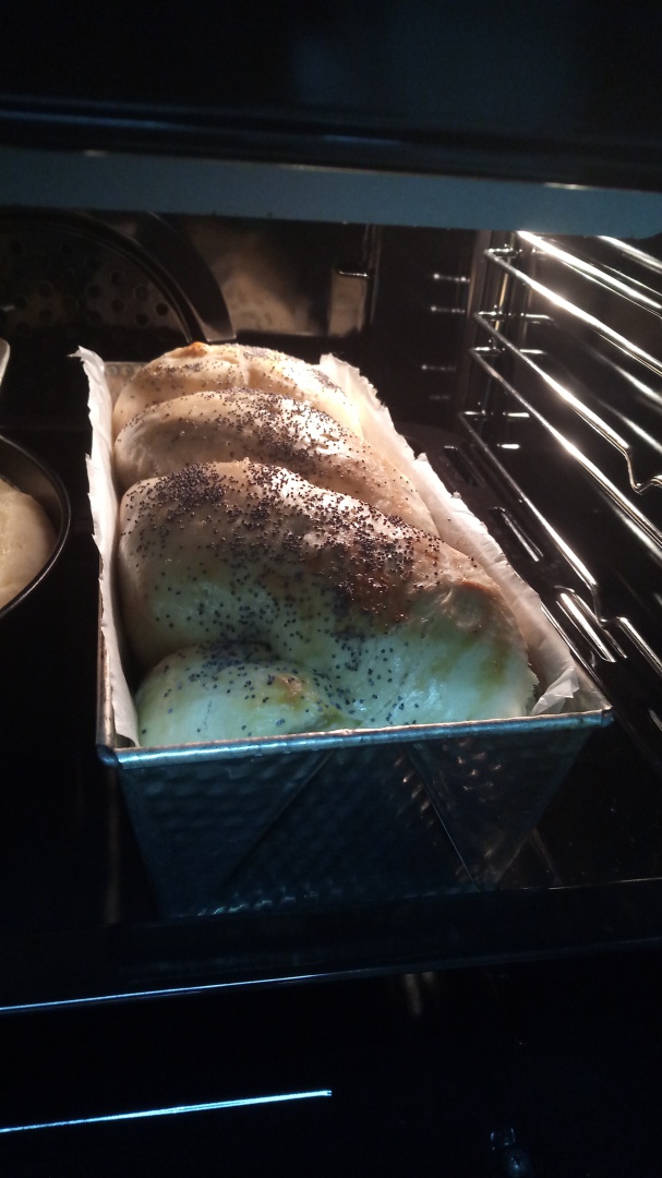 Cozonac moldovenesc cu crema de nuca si ciocolata