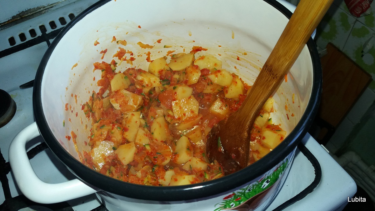 Bors cu cartofi acrit cu corcoduse verzi