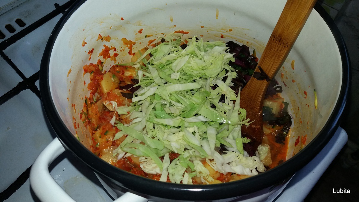 Bors cu cartofi acrit cu corcoduse verzi