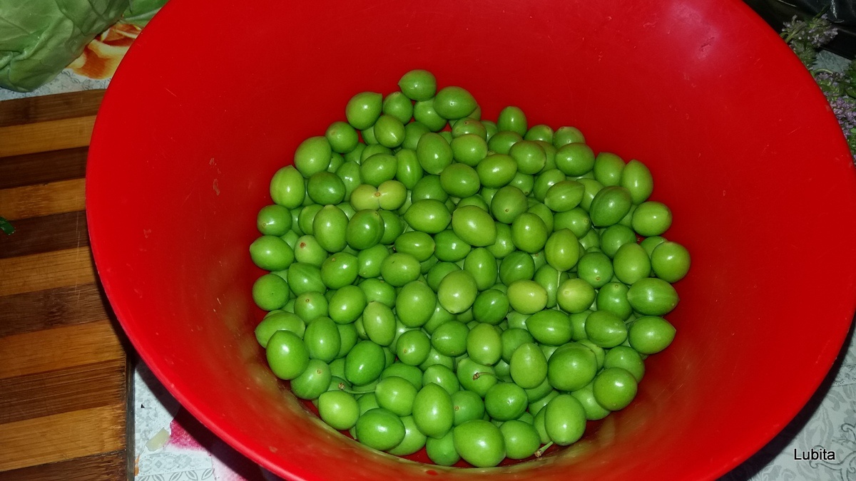 Bors cu cartofi acrit cu corcoduse verzi