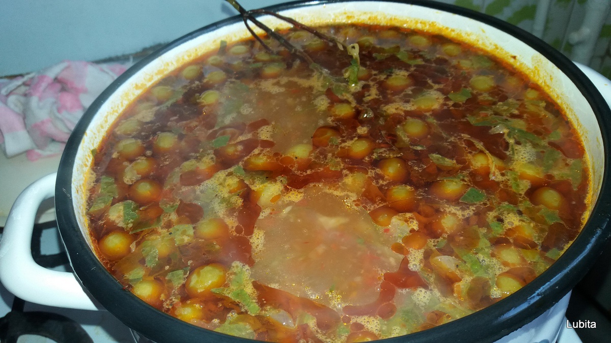 Bors cu cartofi acrit cu corcoduse verzi