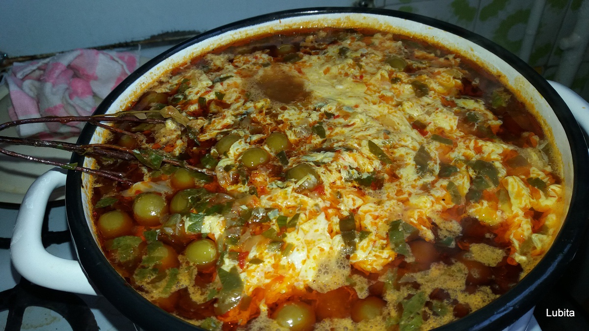 Bors cu cartofi acrit cu corcoduse verzi