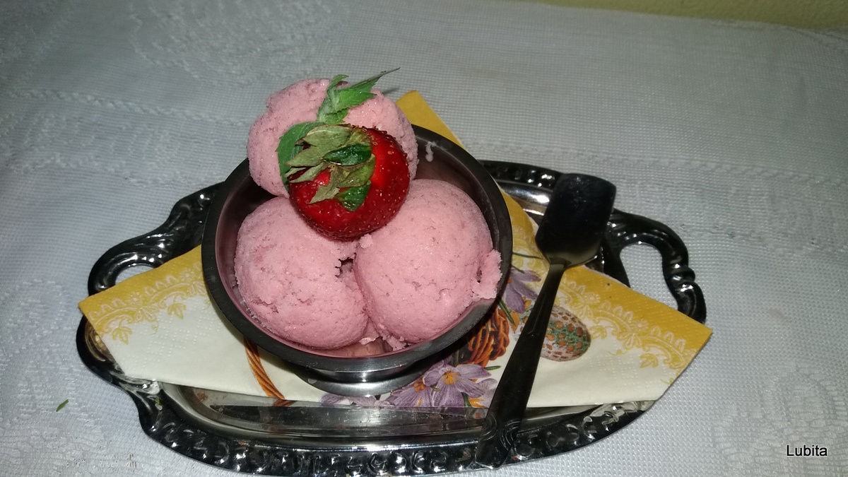 Inghetata de capsuni cu iaurt