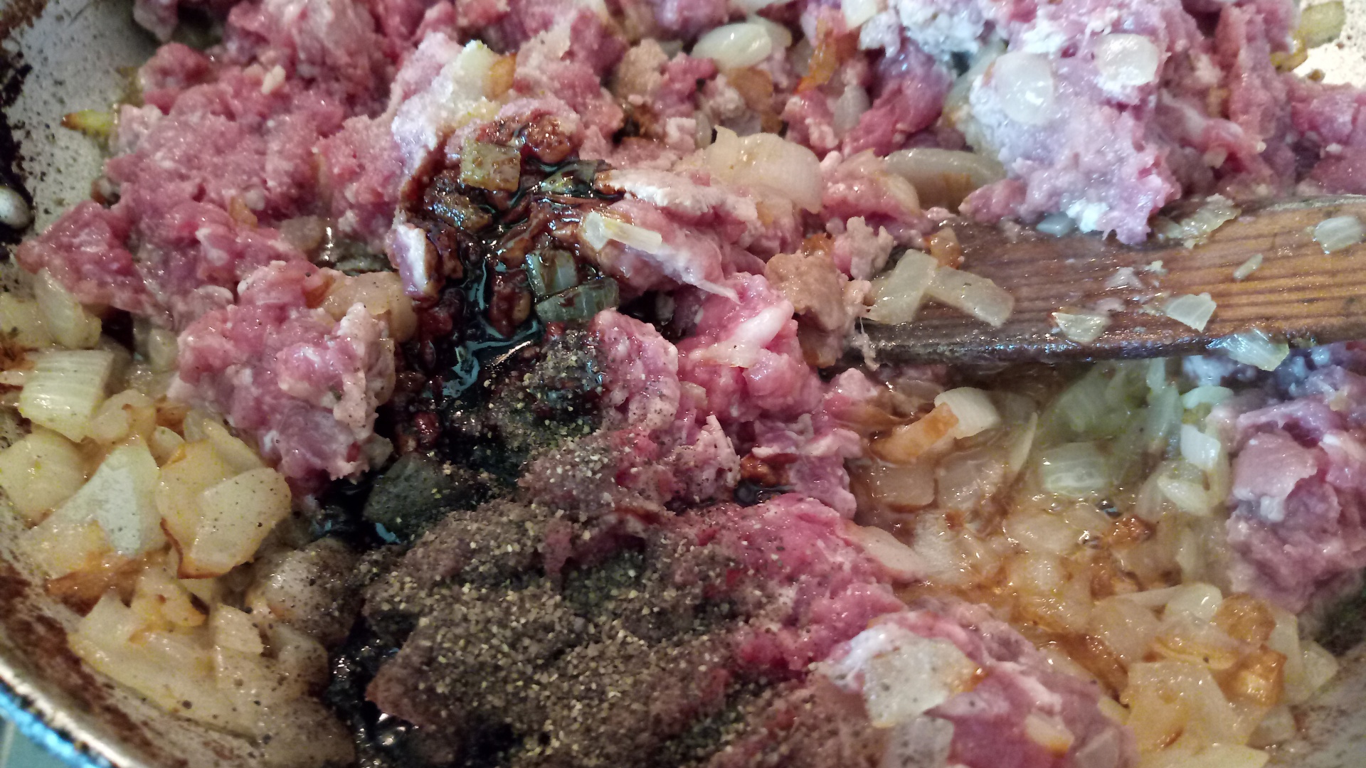 Kibbeh umplute la gratar (Kibbeh E’rass Mashwiyyeh -Grilled  Kibbeh )