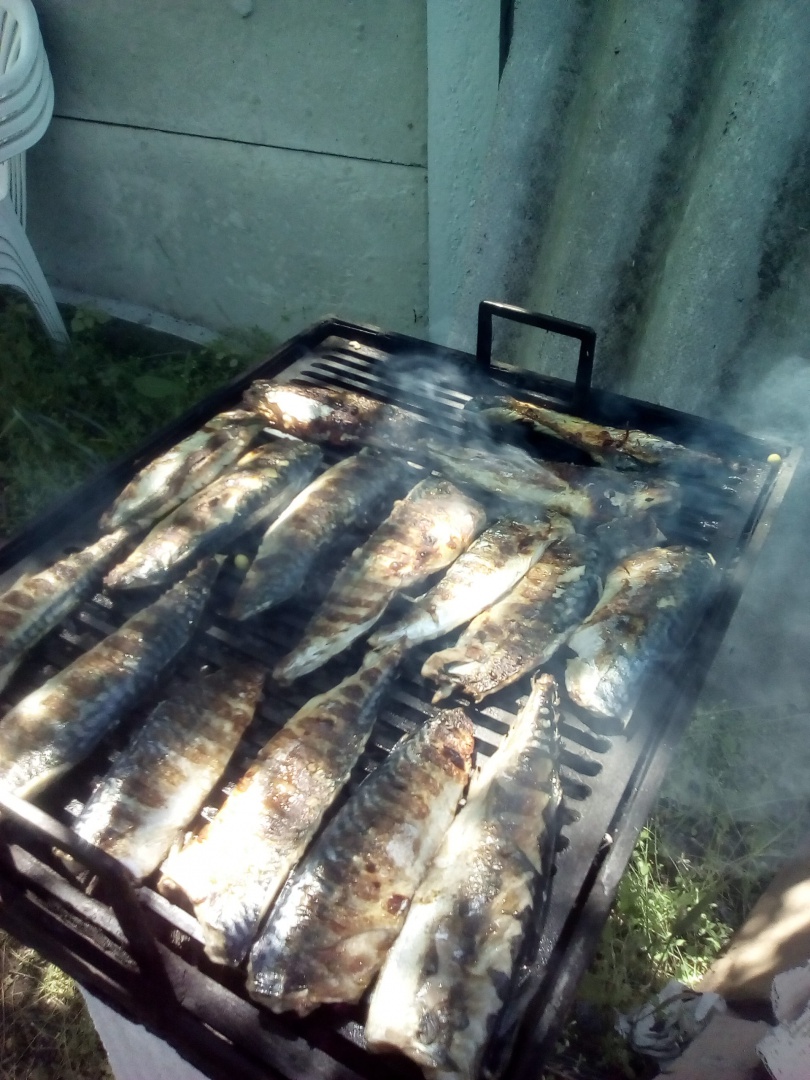 Peste condimentat la gratar