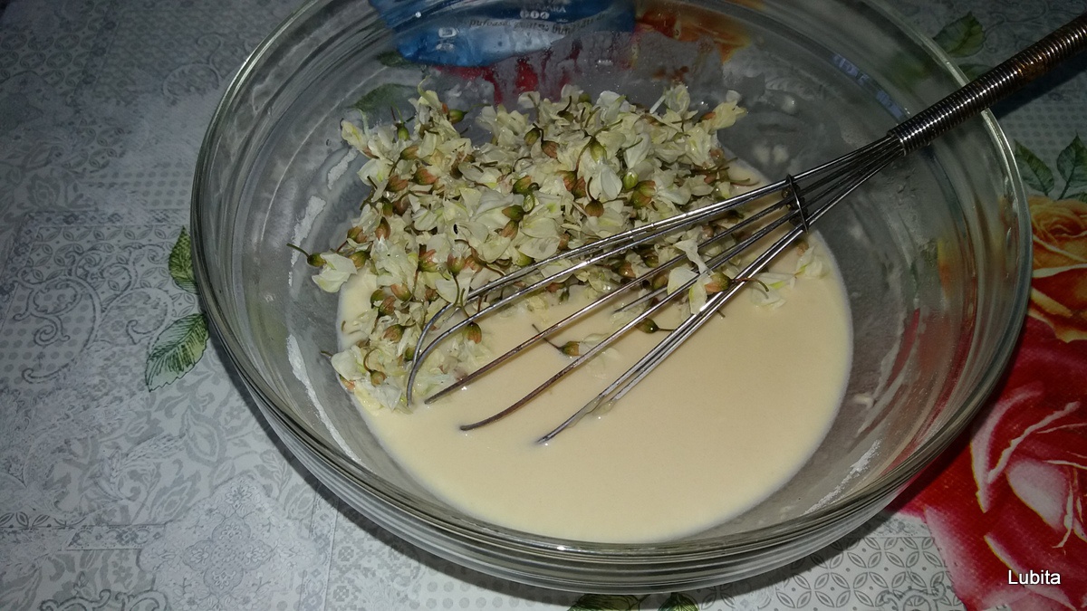 Clatite cu flori de salcam