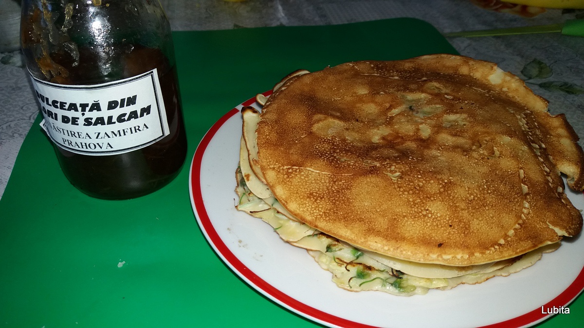 Clatite cu flori de salcam