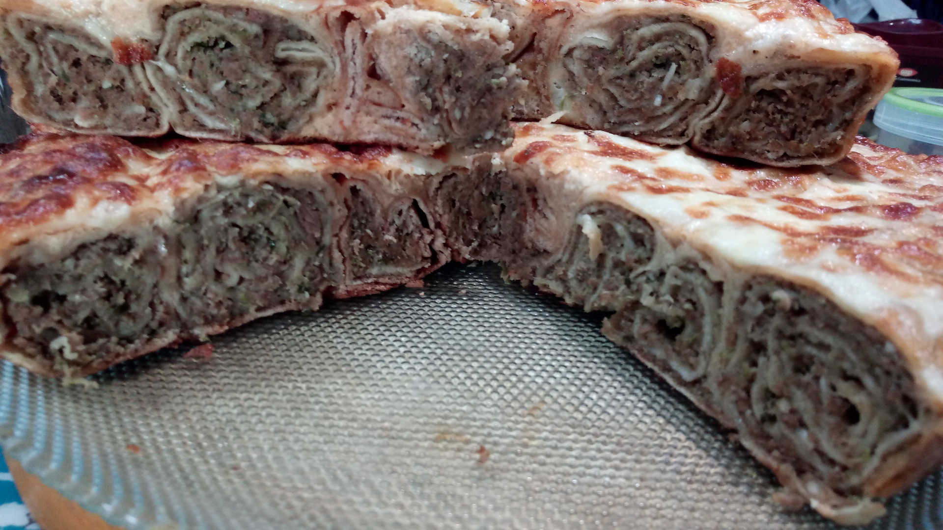 Placinta cu carne in foi de lipie la cuptor