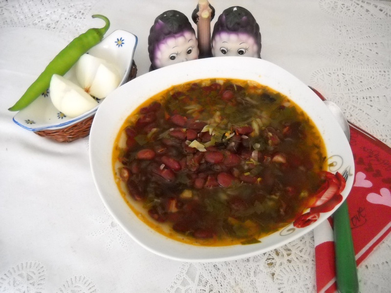 Bors cu fasole rosie