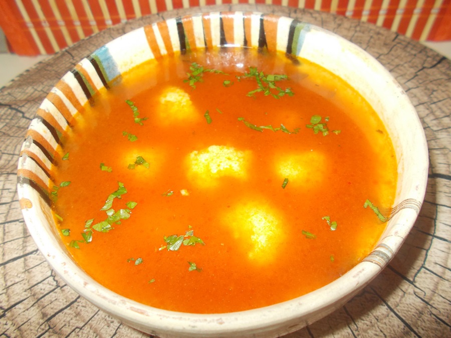 Supa mexicana de rosii cu galuste de malai