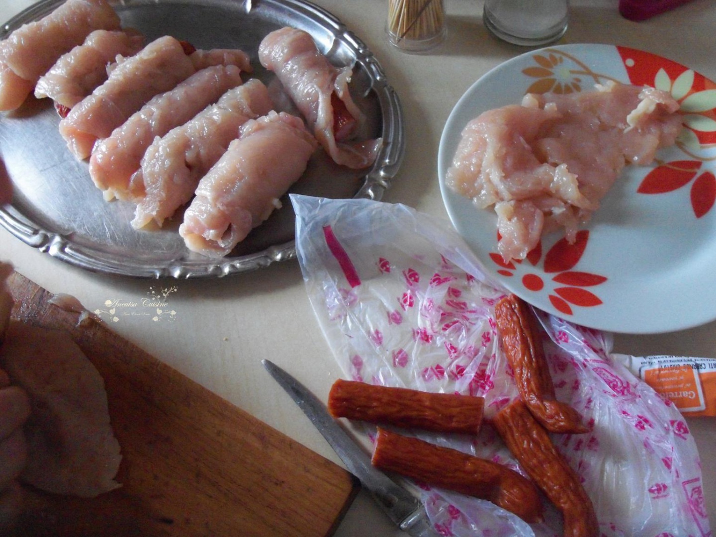 Rulouri de pui cu carnaciori