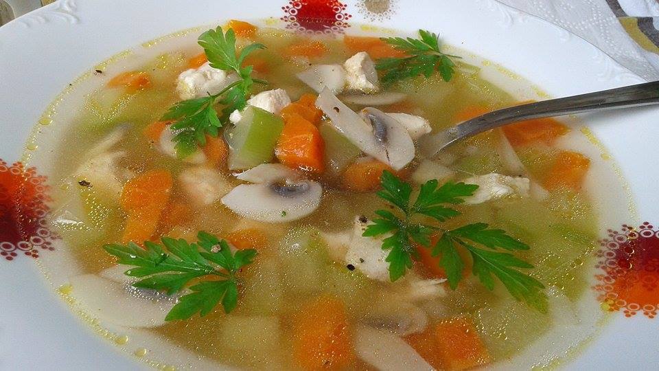 Supa picanta cu dovlecel si ciuperci