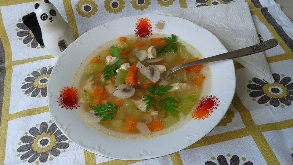 Supa picanta cu dovlecel si ciuperci