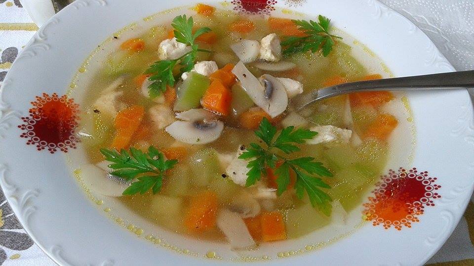 Supa picanta cu dovlecel si ciuperci