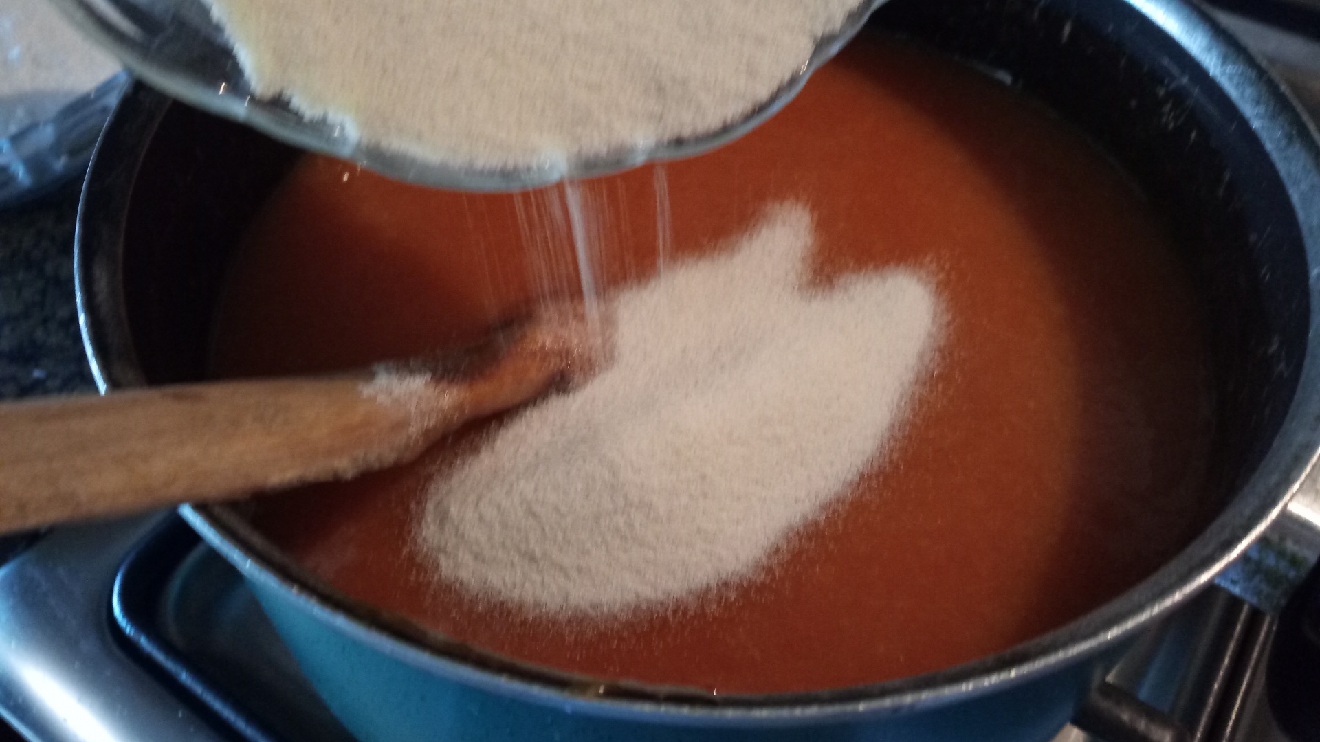 Prajitura cu foi si crema de caise