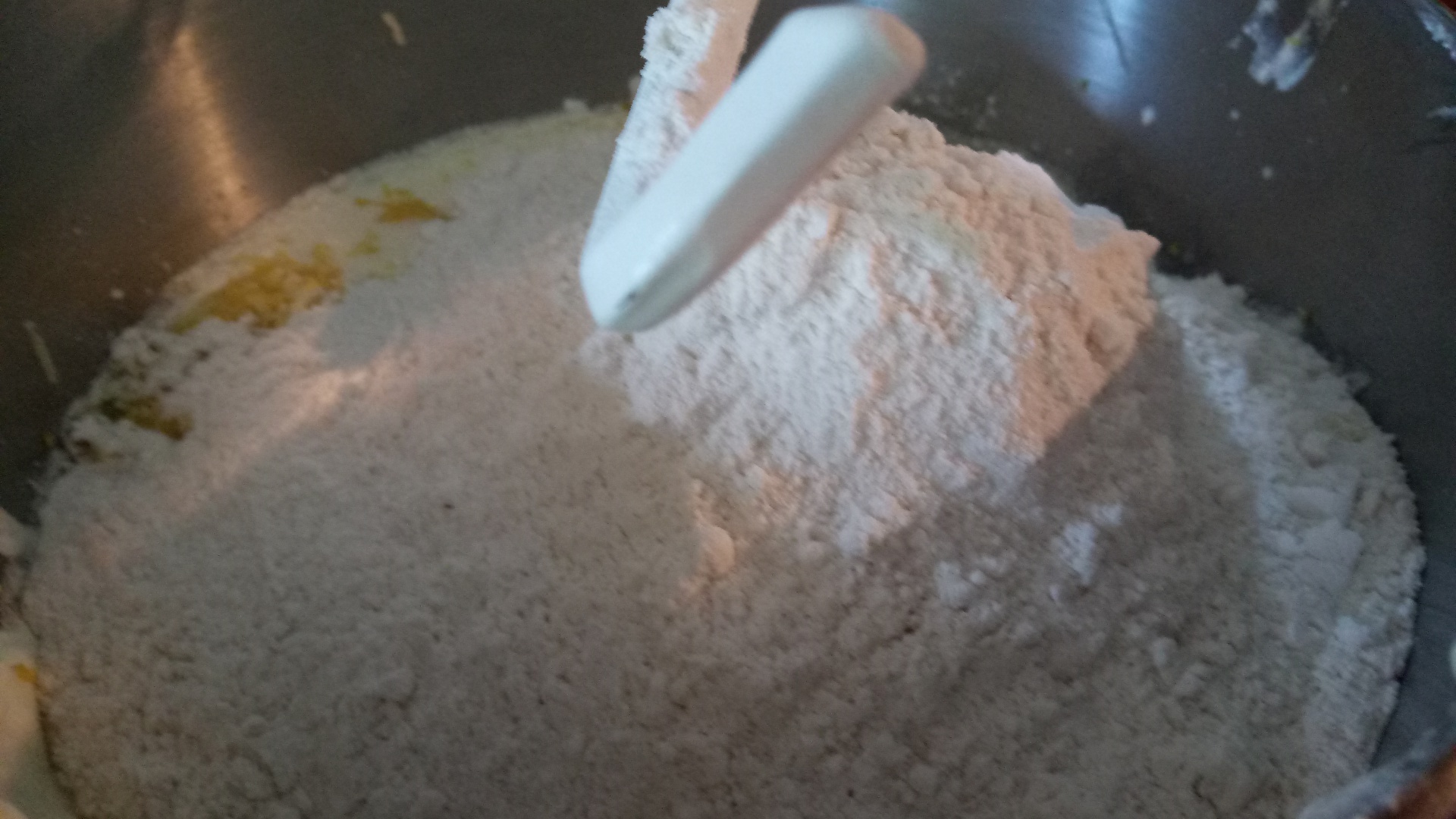 Prajitura cu foi si crema de caise