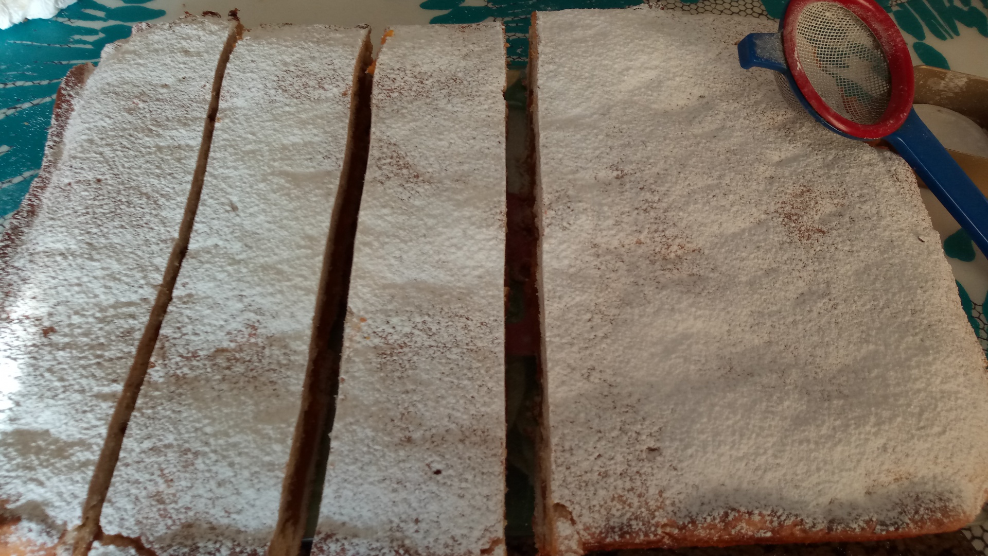 Prajitura cu foi si crema de caise