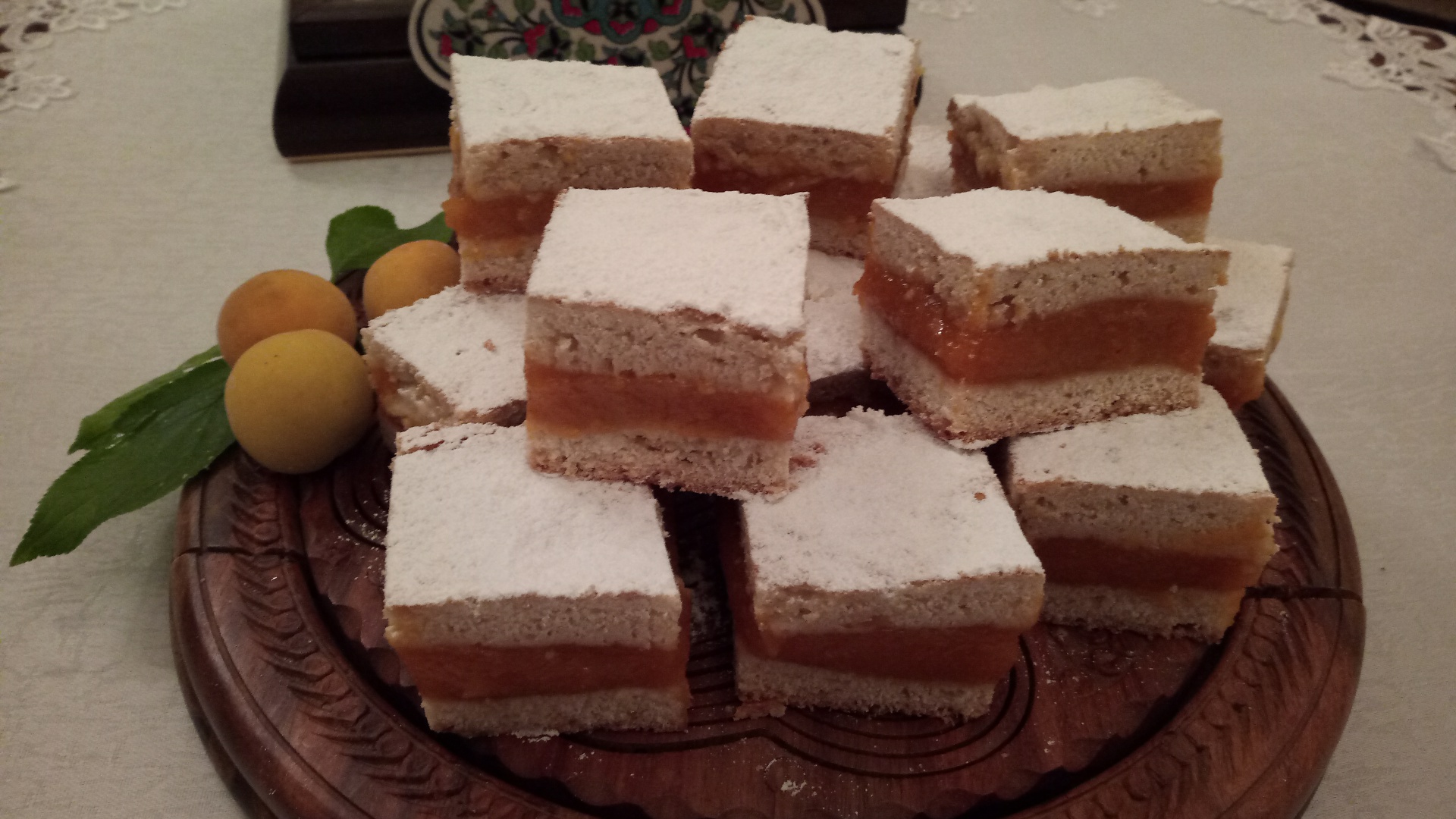 Prajitura cu foi si crema de caise