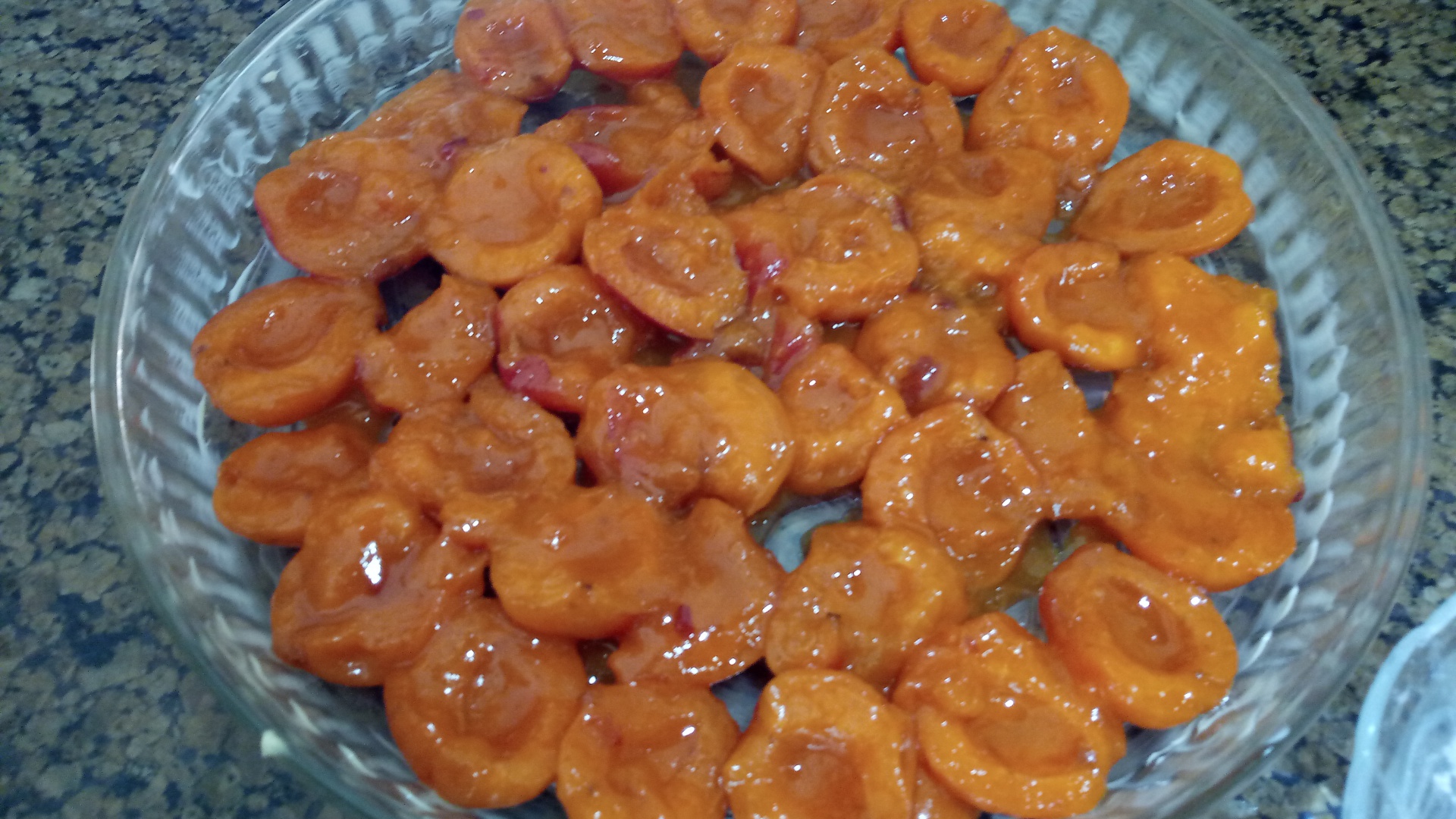 Tarta cu caise din blat de pandispan