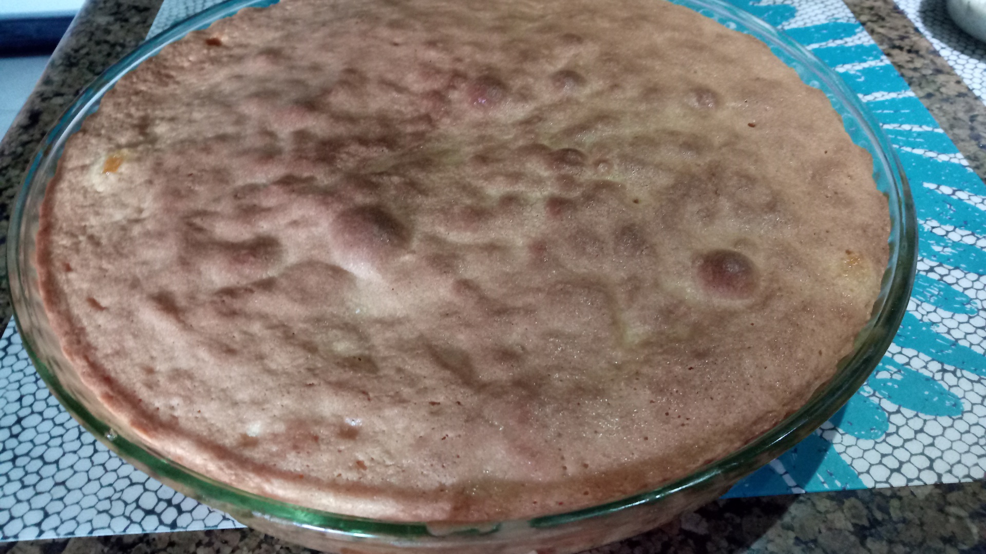 Tarta cu caise din blat de pandispan