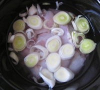 Iepure cu vegetale si smantana