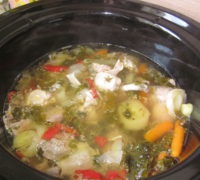 Iepure cu vegetale si smantana