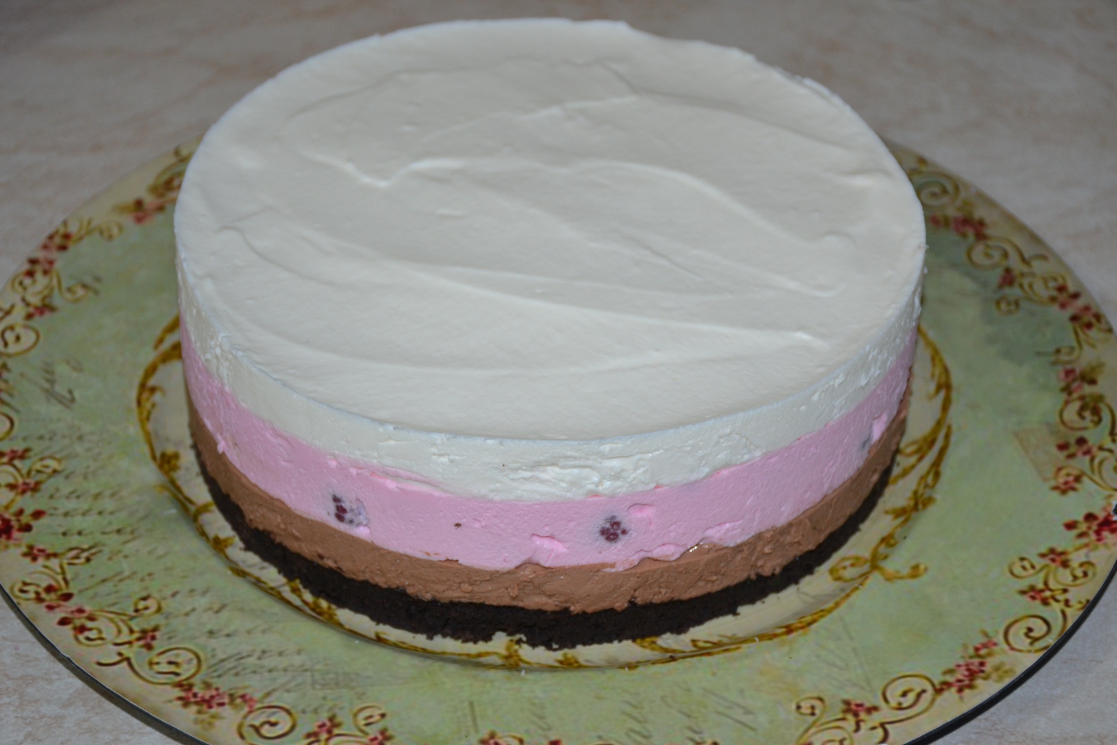 Tort trio cu crema de zmeura, ciocolata si mascarpone