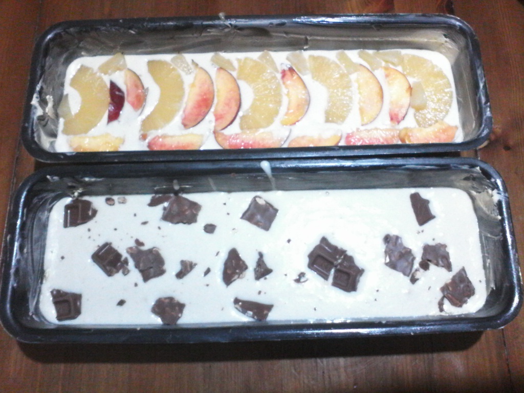 Chec cu ananas nectarine si ciocolata