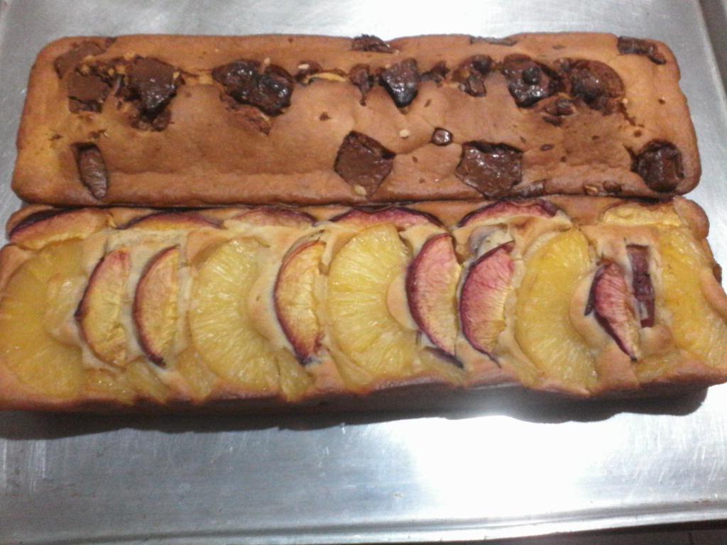 Chec cu ananas nectarine si ciocolata