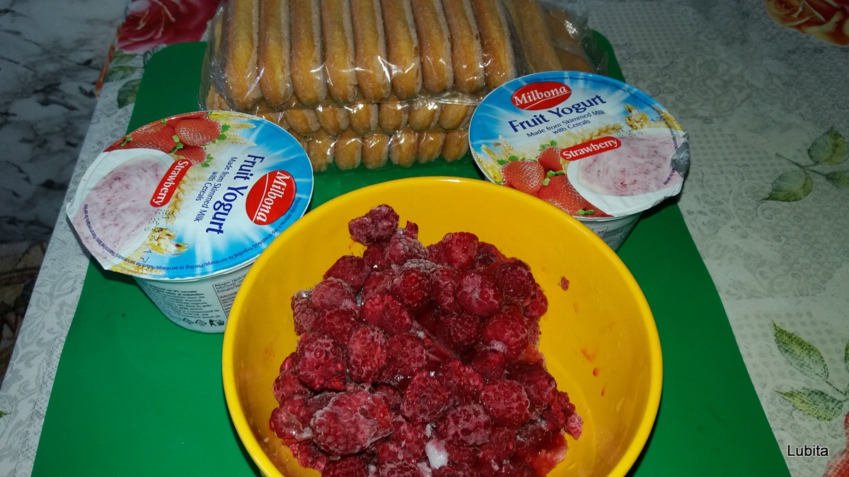 Sarlota cu fructe de padure