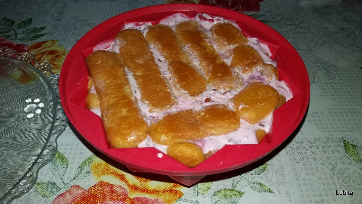 Sarlota cu fructe de padure