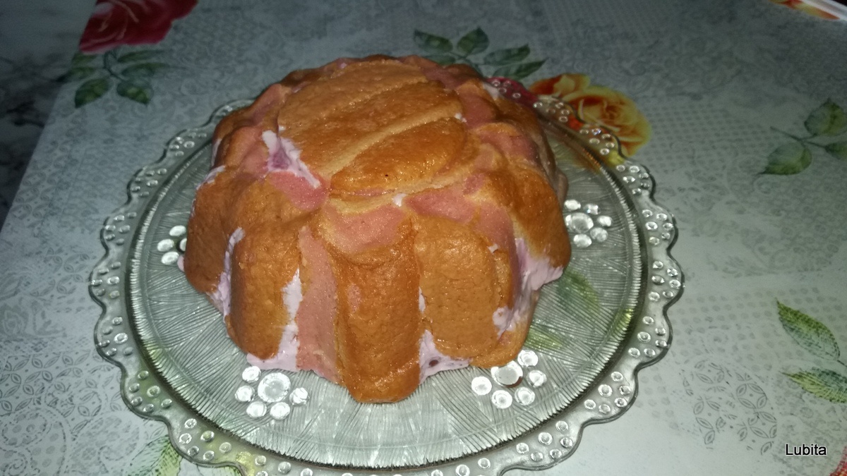 Sarlota cu fructe de padure