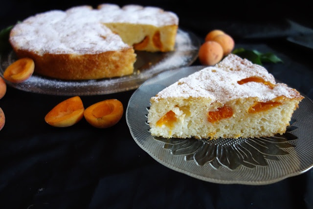 Prajitura cu iaurt si caise