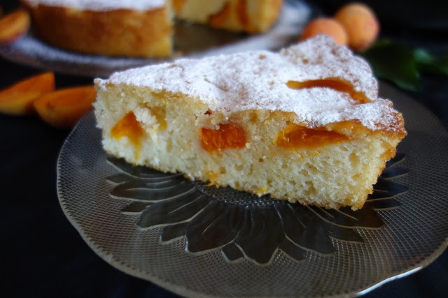 Prajitura cu iaurt si caise