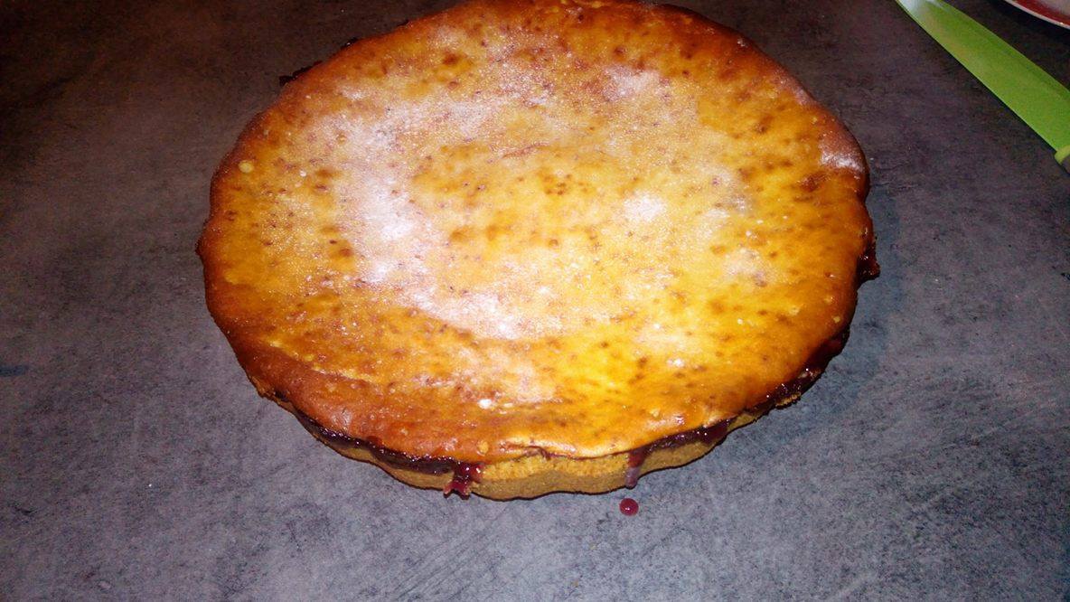 Tarta cu cirese si crema de branza