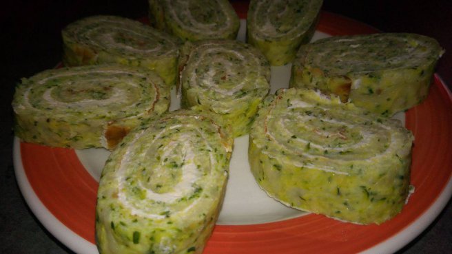 Rulada din dovlecei umpluta cu crema de branza