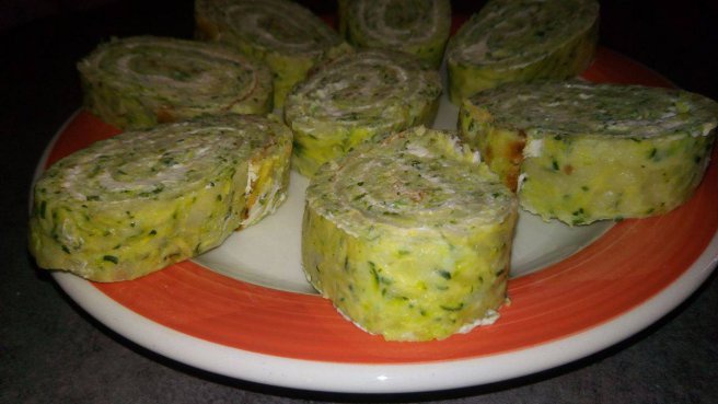 Rulada din dovlecei umpluta cu crema de branza