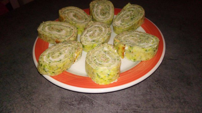 Rulada din dovlecei umpluta cu crema de branza