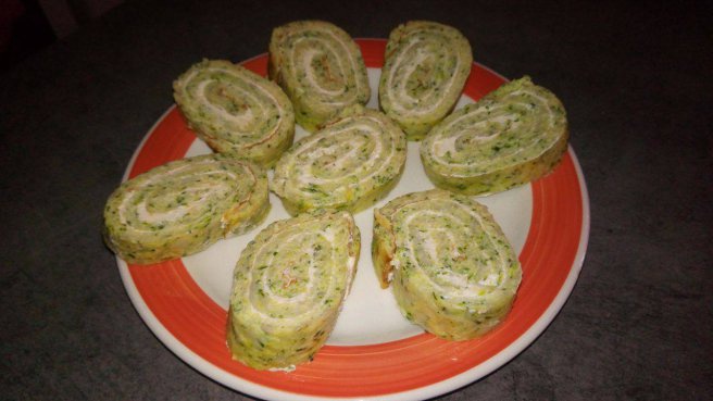 Rulada din dovlecei umpluta cu crema de branza