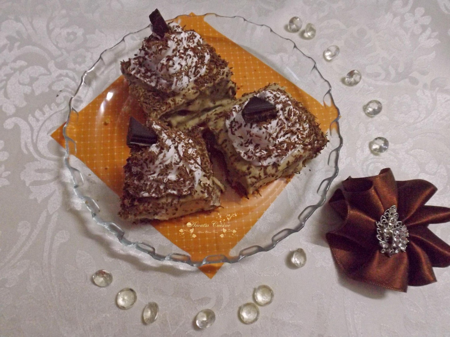 Maci cu vanilie si alune